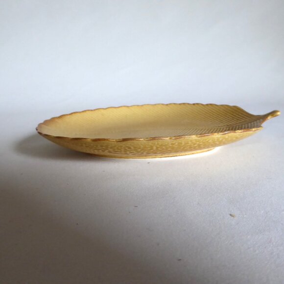 JAPAN JAPANESE 6.25” HANDCRAFTED PORCELAIN YELLOW LEAF DISH PLATE (NEW) - Picture 7 of 8